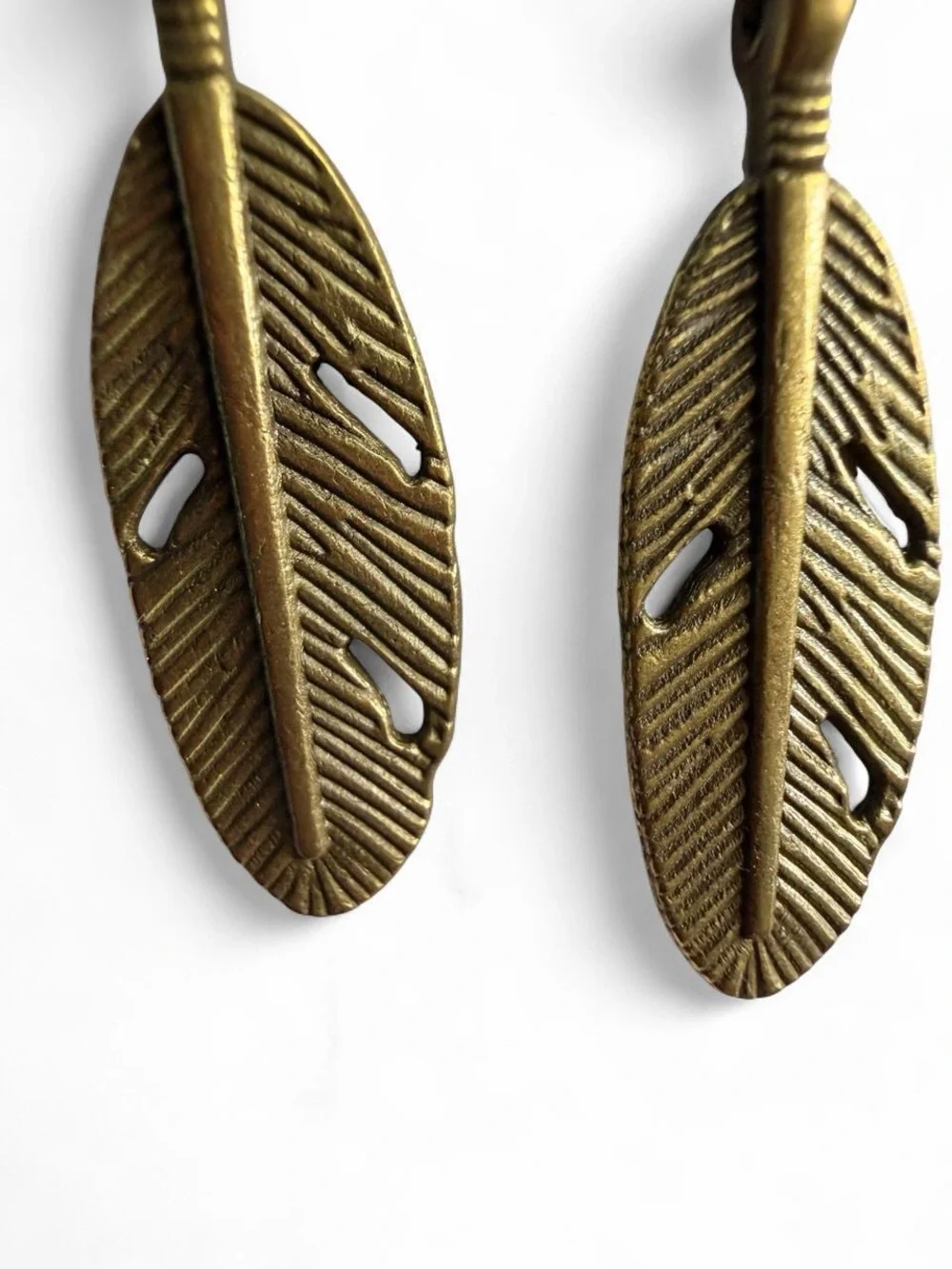 🪶 NWT Handmade Antique Bronze Feather & Turquoise Earrings - Picture 2 of 5